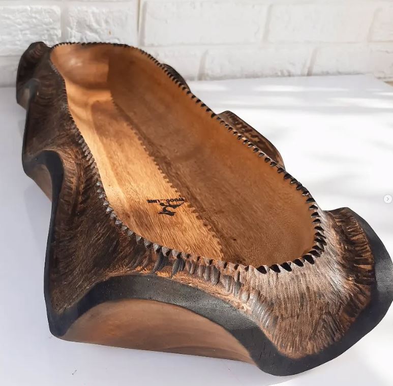Woodenberg Servierschale mit natürlichem Randverlauf – Handgemacht aus Walnussholz