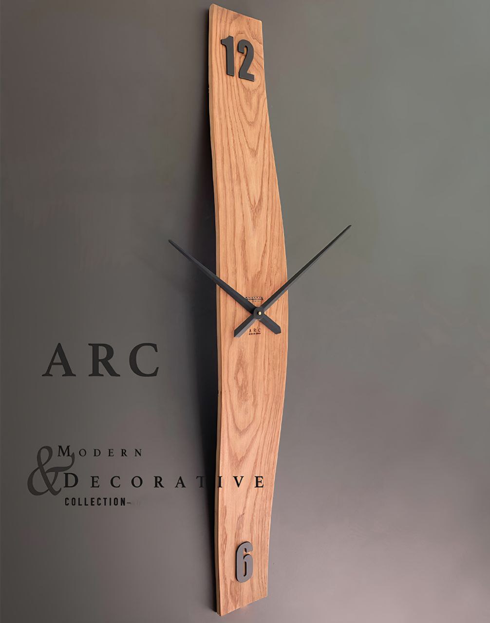 Arc Wanduhr 127 cm – Black Carbon & Eiche | Minimalistische Bogen-Wanduhr aus Holz & Metall von RH Clocks