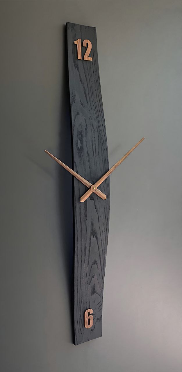 Arc Wanduhr 127 cm – Black Carbon & Eiche | Minimalistische Bogen-Wanduhr aus Holz & Metall von RH Clocks