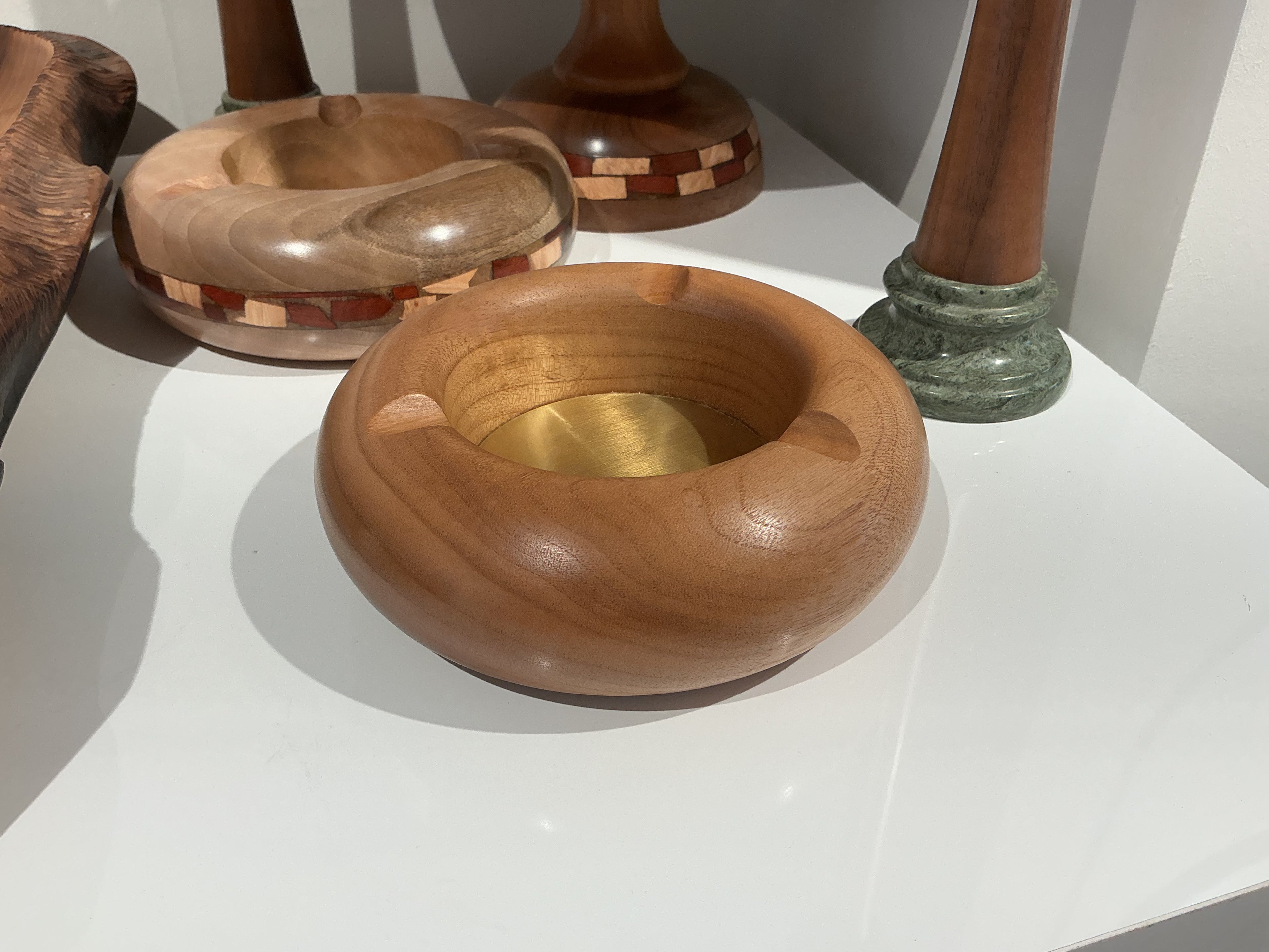 Woodenberg Varo – Aschenbecher aus Walnussholz mit Metalleinsatz