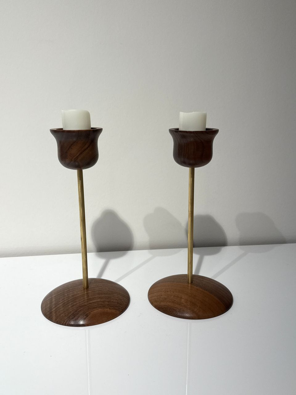 Woodenberg Kerzenhalter „Lina“ aus Walnussholz & Messing (2er-Set)