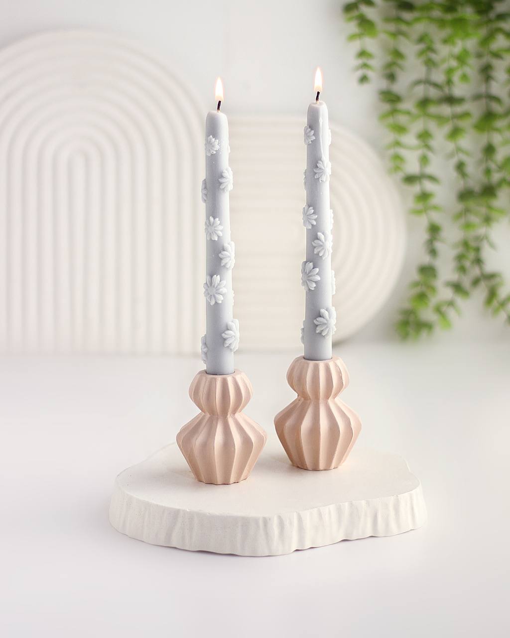 Kandelberg Stabkerzen „Blumenrelief“ – 3er Set