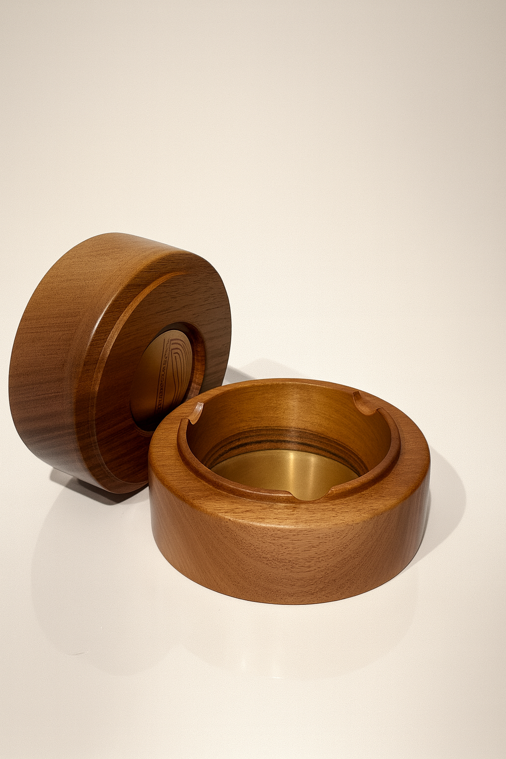 Woodenberg Aschenbecher „Brass & Walnut“ – rund