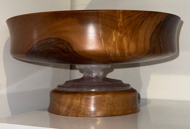 Woodenberg „Nobile“ – Etagere aus Walnussholz mit Marmorsockel