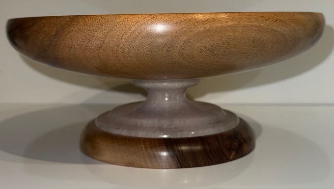 Woodenberg „Nobile“ – Etagere aus Walnussholz mit Marmorsockel