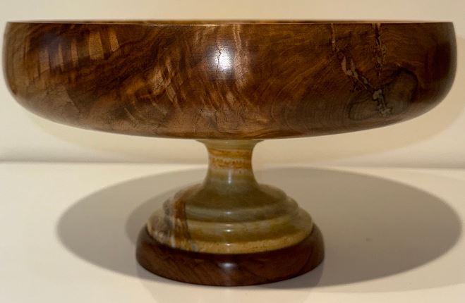 Woodenberg „Nobile“ – Etagere aus Walnussholz mit Marmorsockel
