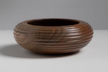 Woodenberg „Ronda“ – gerillte Schale aus Walnussholz
