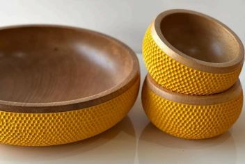 Woodenberg „ColorGrip“ – handgefertigte Holzschale mit strukturierter Außenseite