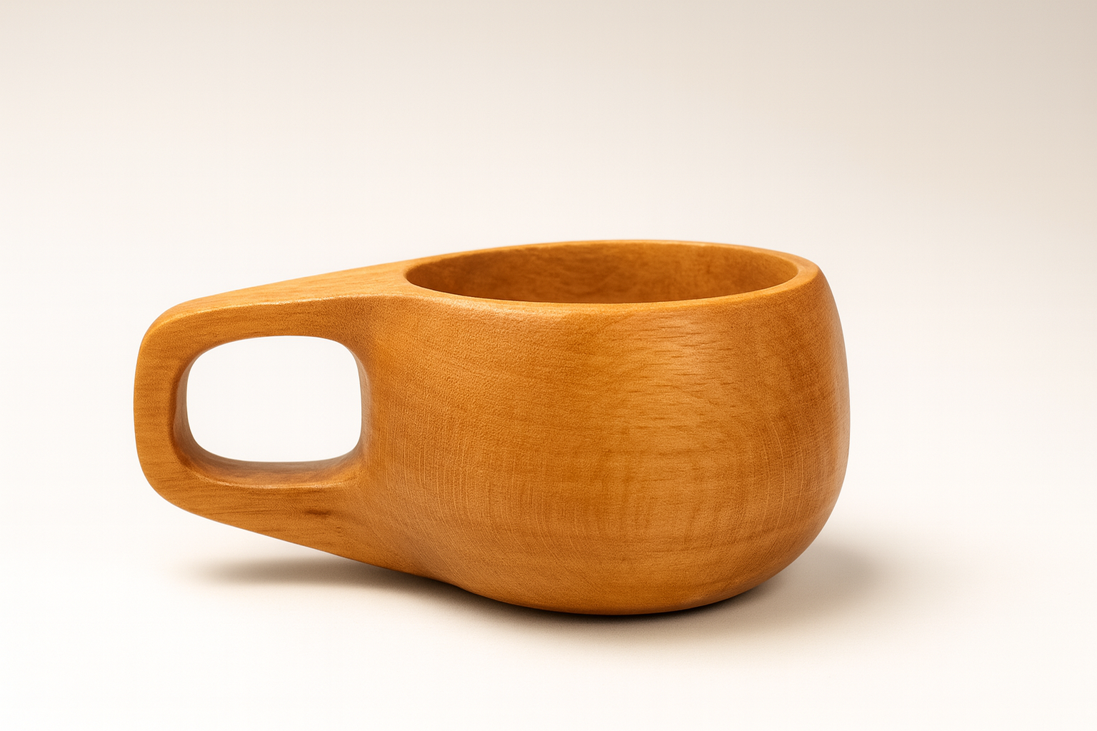 Woodenberg „Kupa“ – Handgemachte Tasse aus Holz mit Griff