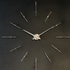 Luna Wanduhr mit Metallstruktur | Designuhr von RH Clocks