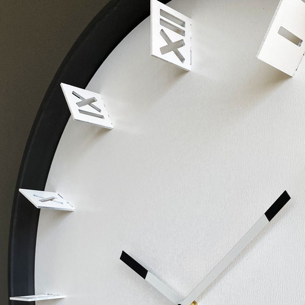 Pelaque Wanduhr 60 cm – Weiß & Schwarz | Elegante Metall-Designeruhr von RH Clocks