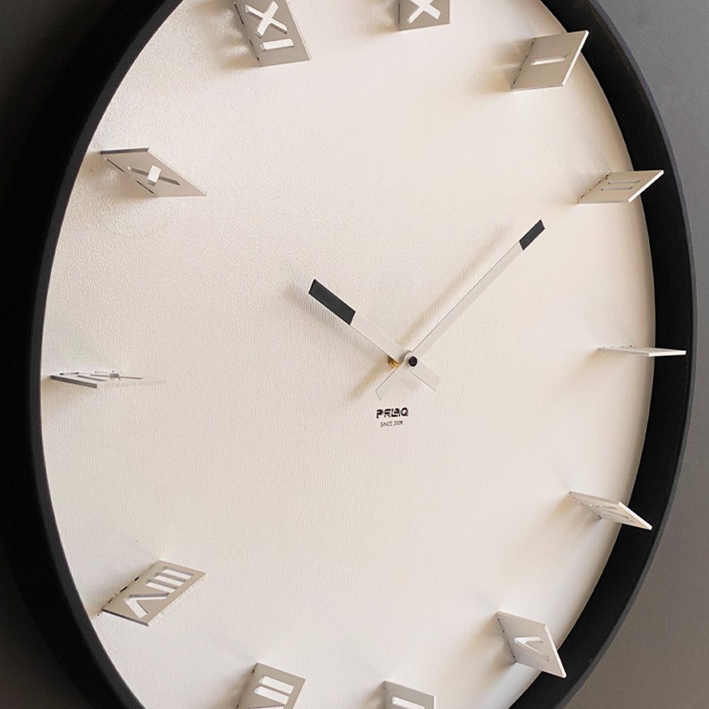 Pelaque Wanduhr 60 cm – Weiß & Schwarz | Elegante Metall-Designeruhr von RH Clocks