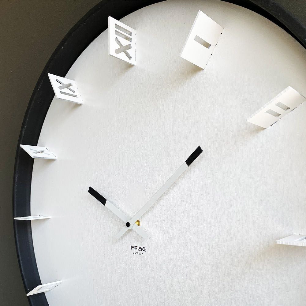 Pelaque Wanduhr 60 cm – Weiß & Schwarz | Elegante Metall-Designeruhr von RH Clocks