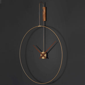 Signal Plus Wanduhr 80 × 110 cm – Black Carbon & Antikgold | Geometrische Metall-Designeruhr von RH Clocks