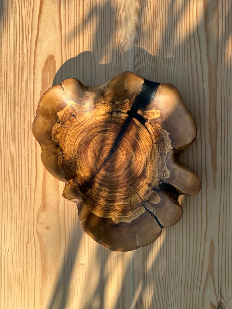 Woodenberg Servierschale aus Olivenholz – Handgefertigte Unikatschale für Snacks, Obst & Deko