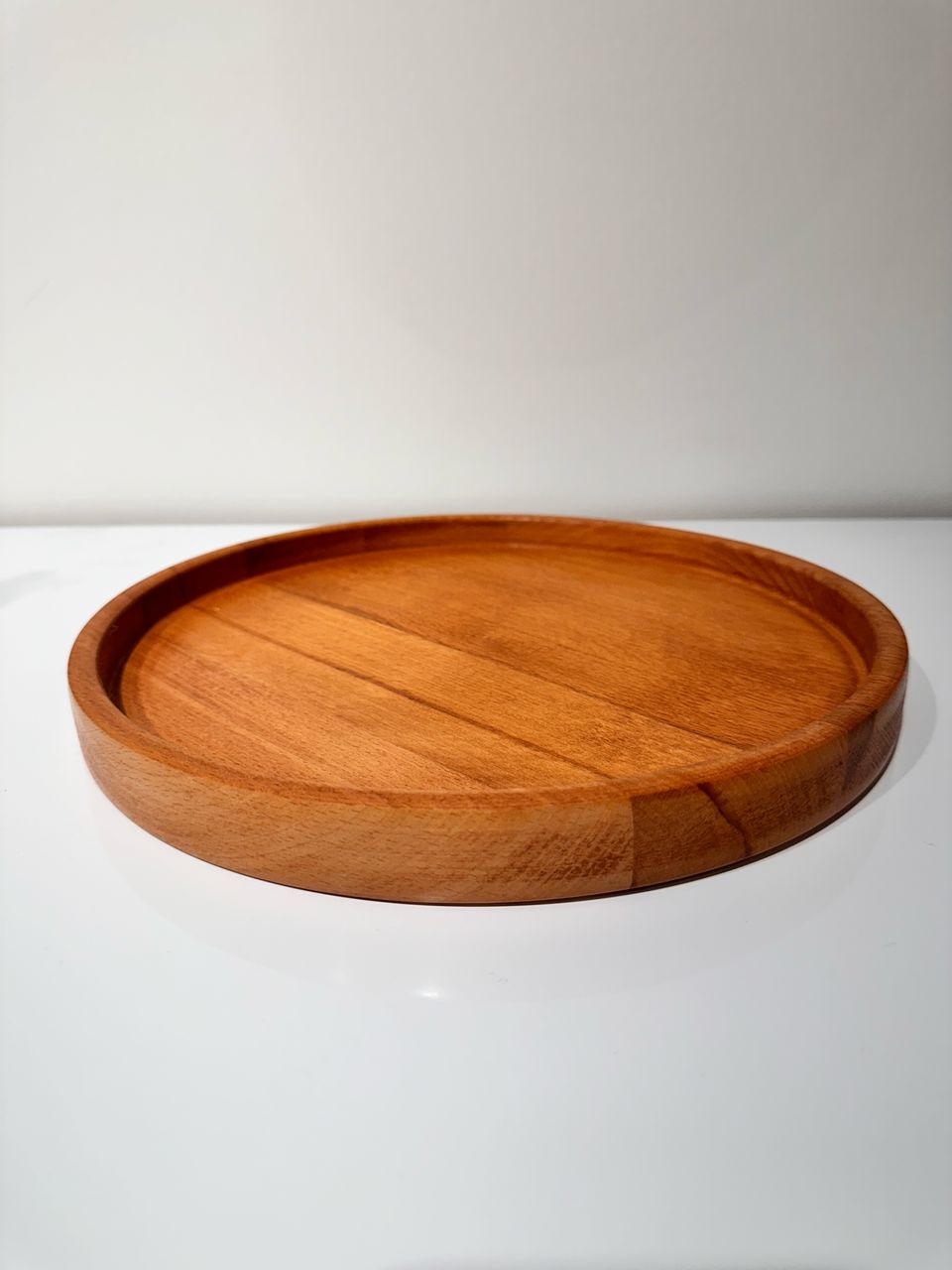 Woodenberg „CirclePlate“ – Rundes Serviertablett aus massivem Holz