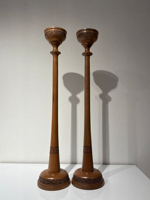 Woodenberg Kerzenständer „Ornament“ – Handgeschnitzt