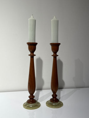 Woodenberg Kerzenhalter „Olive Stone“ – Walnussholz & Olivgrüner Granit (2er-Set)