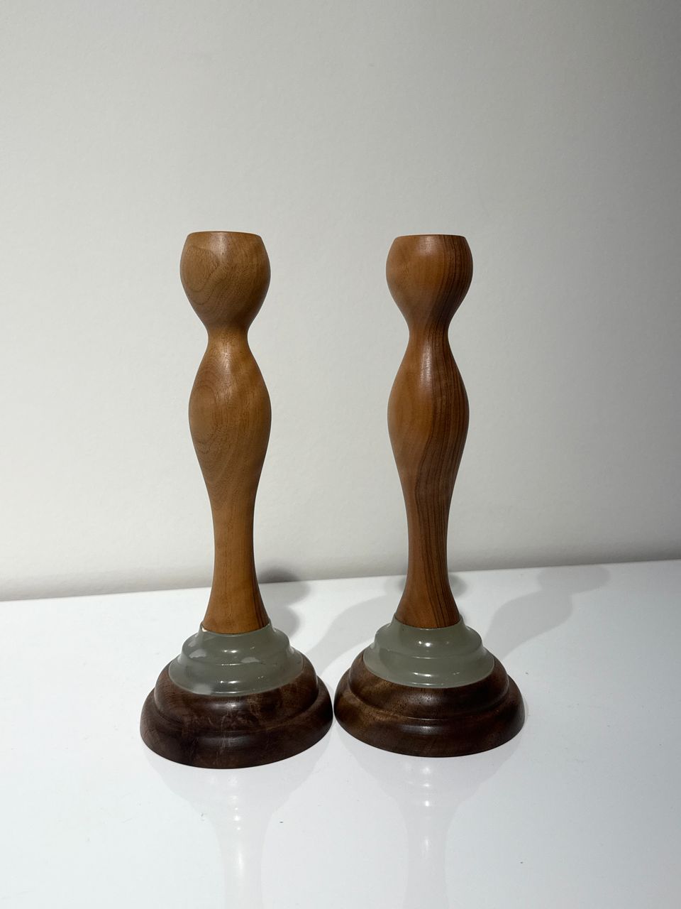 Woodenberg Kerzenhalter „Arina“ aus hellem Holz (2er-Set)