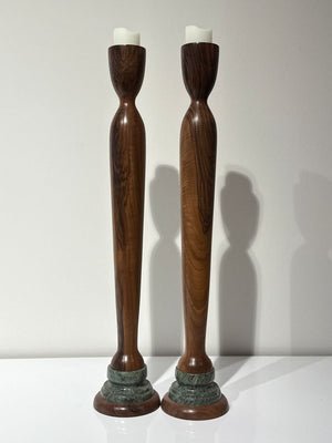 Woodenberg Kerzenhalter „Avenar“ aus Nussbaum & grünem Stein