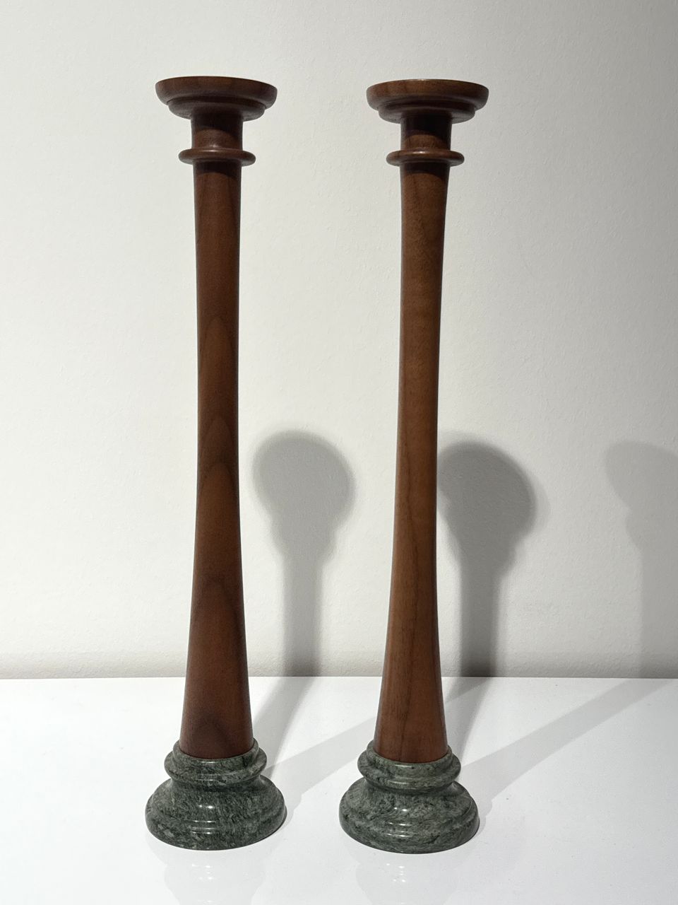 Woodenberg Kerzenhalter „Solea“ aus Walnussholz & grünem Naturstein (2er-Set)