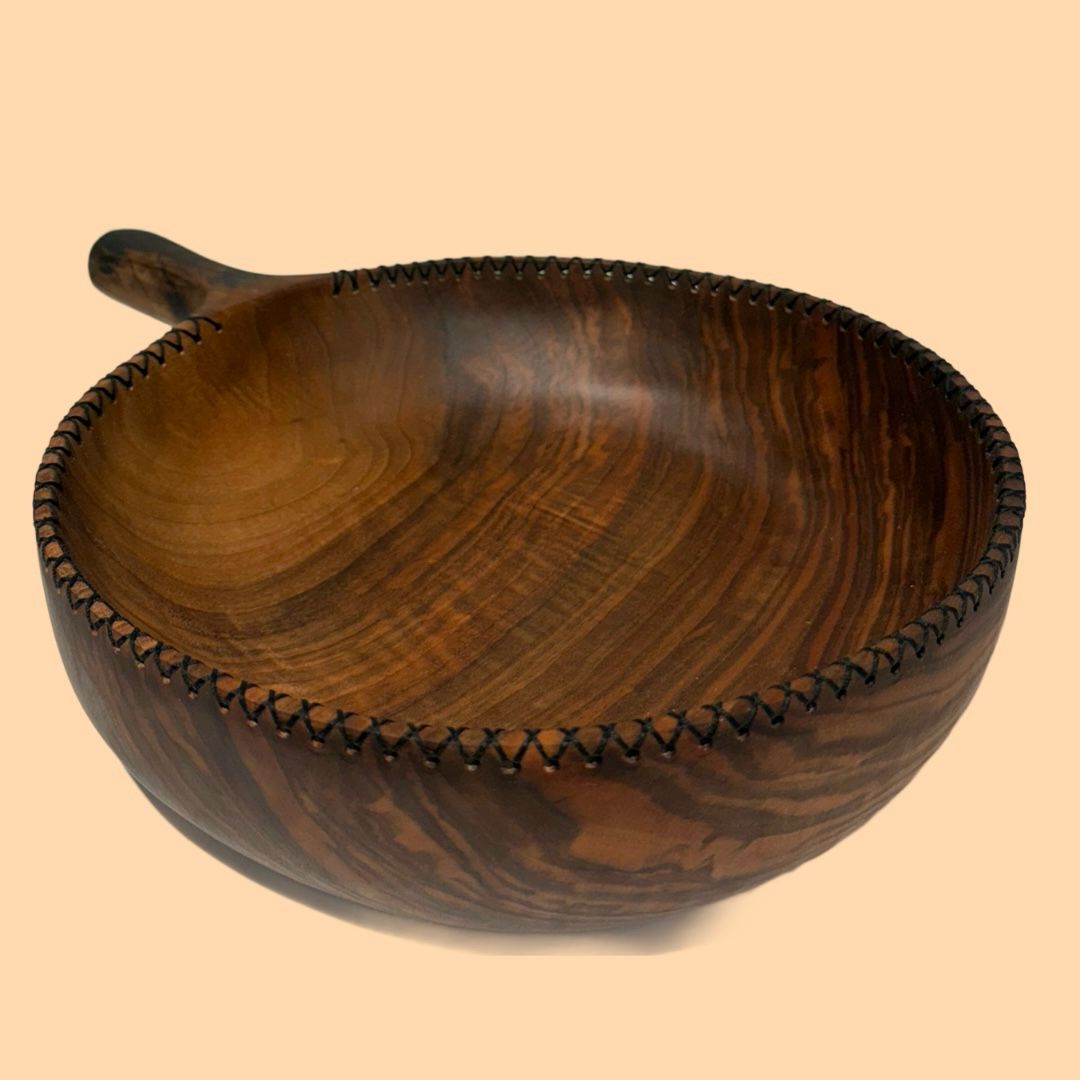 Woodenberg Holzschale „Savara“ – Handgefertigte Griffschale mit dekorativer Nahtkante
