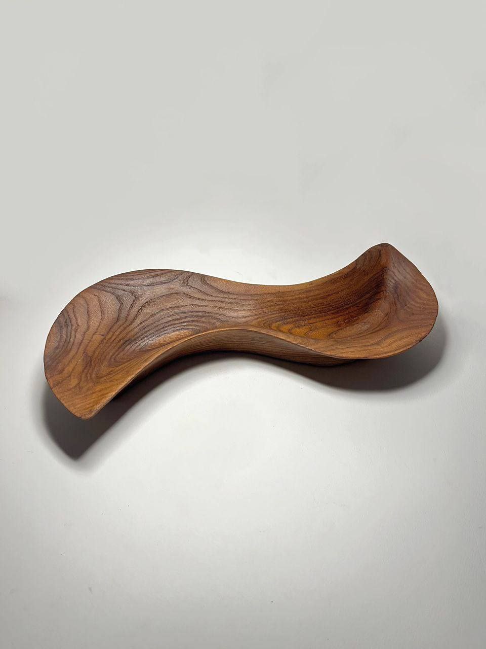 Woodenberg Holzschale „Curva“ – Handgefertigtes Designstück in organischer Form