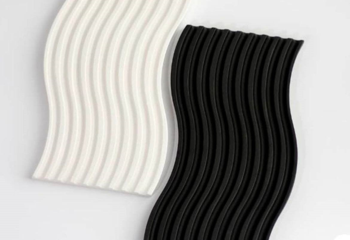 Kandelberg Untersetzer „Waveform“ – Dekorativer Wellen-Tablett aus Gips für Kerzen & Accessoires