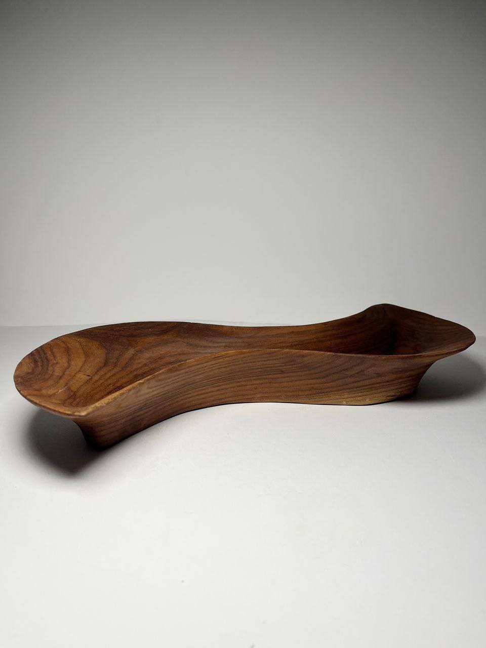 Woodenberg Holzschale „Curva“ – Handgefertigtes Designstück in organischer Form