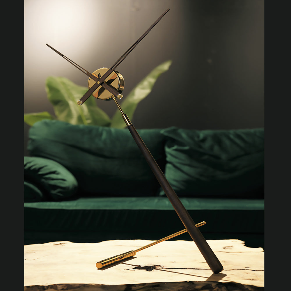 Puntero Tischuhr 65 cm – Antikgold, Black Carbon, Chrom & Metallic Gold | Skulpturale Designuhr von RH Clocks